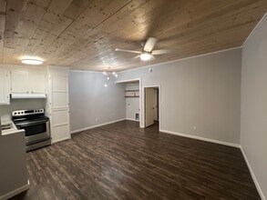 605 N 12th St, Unit Unit 3 in McAllen, TX - Foto de edificio - Building Photo