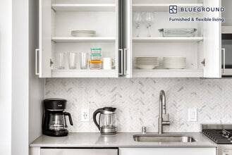 704 Spring St in Seattle, WA - Foto de edificio - Building Photo