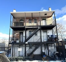 1333 E Main St in Bridgeport, CT - Building Photo - Building Photo