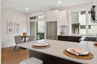 2615 Franklin Ave E in Seattle, WA - Building Photo - Building Photo