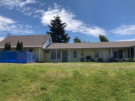 1906 Monroe Ave in North Bend, OR - Building Photo