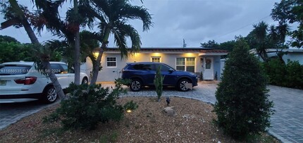 1310 N 70th Way in Hollywood, FL - Building Photo - Building Photo