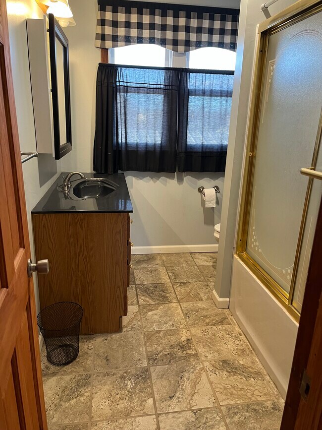 604 S Washington St in Owosso, MI - Building Photo - Building Photo