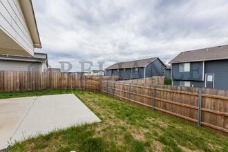 5287 N Toben Ct in Bel Aire, KS - Foto de edificio - Building Photo