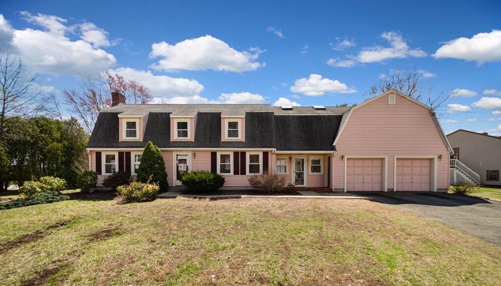 58 Revere Rd in Woburn, MA - Foto de edificio