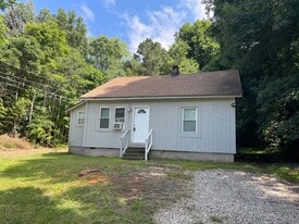 608 W Hill Ave N in Hillsborough, NC - Building Photo