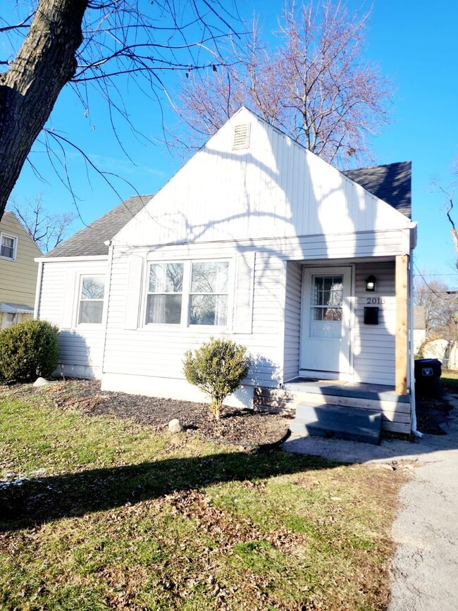 property at 2018 Oakland Pkwy
