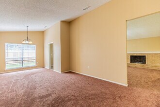 14719 Highland Peak in San Antonio, TX - Building Photo - Building Photo