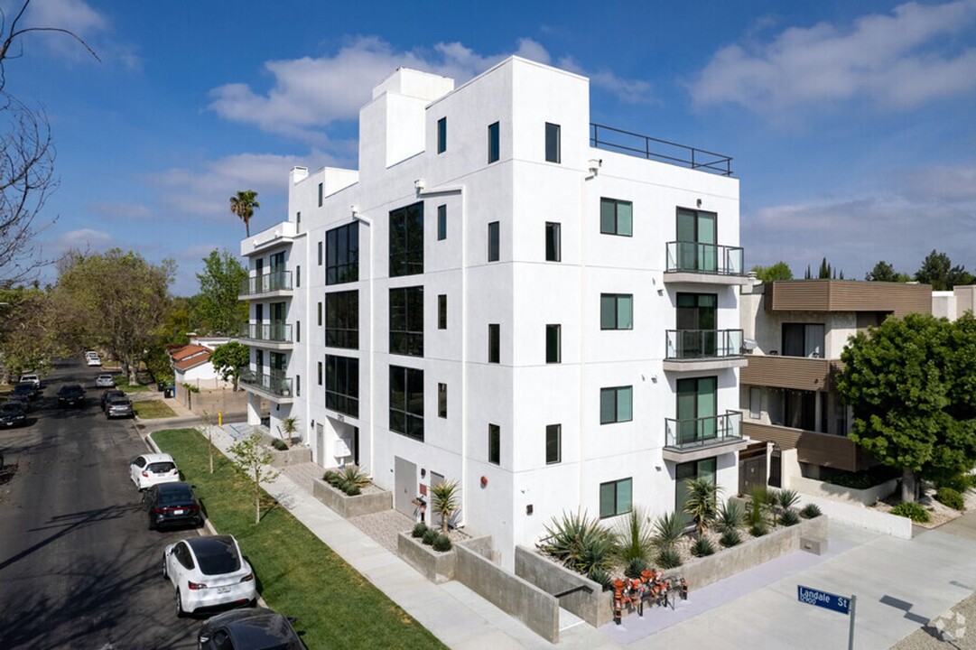 12905 Landale Street in Studio City, CA - Foto de edificio