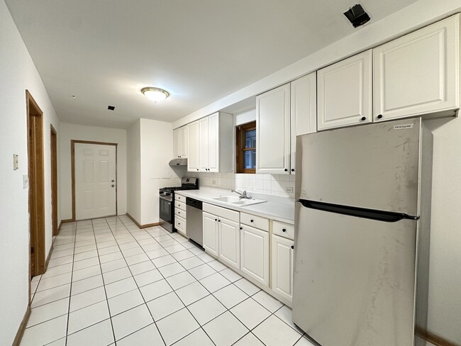 918 N Paulina St, Unit J07P in Chicago, IL - Foto de edificio - Building Photo