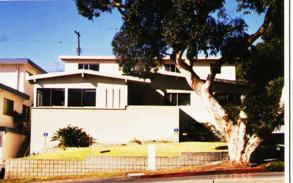 8301 W Manchester Ave in Los Angeles, CA - Building Photo