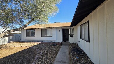 3913 Oakhill Ave in Las Vegas, NV - Building Photo - Building Photo