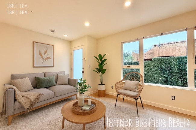 3245 Drew St in Los Angeles, CA - Building Photo - Building Photo