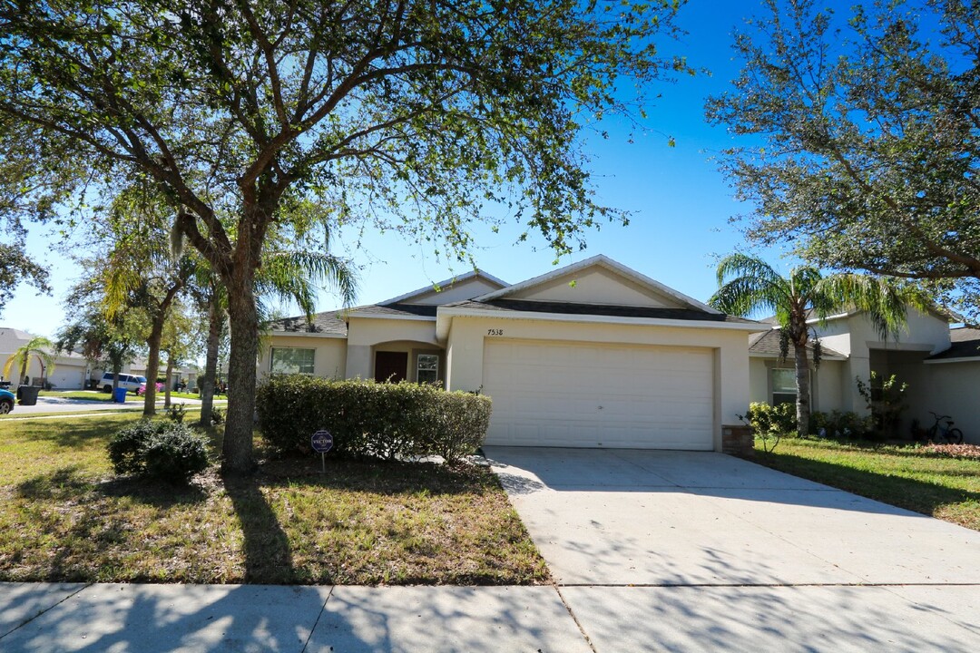 7538 Turtle View Dr in Ruskin, FL - Foto de edificio