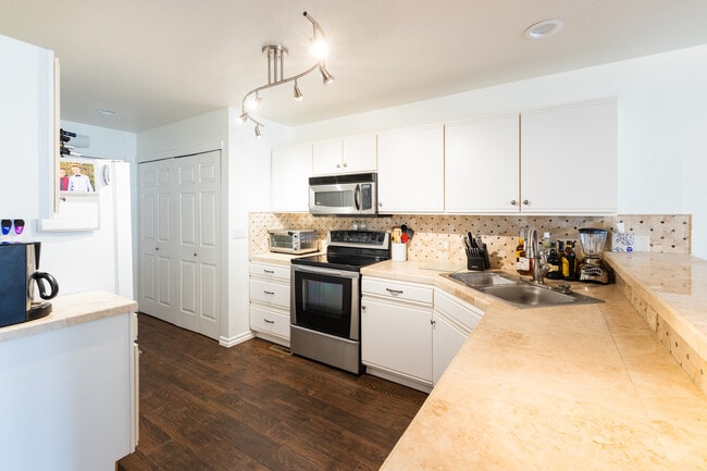 11530 W 70th Plz, Unit B in Arvada, CO - Building Photo - Building Photo