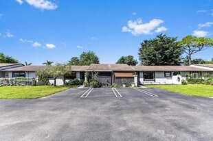 81 Westecunk Dr in Royal Palm Beach, FL - Building Photo