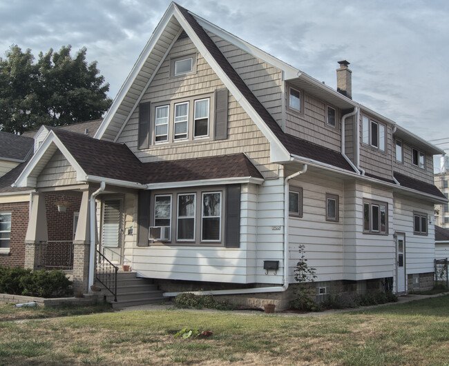property at 3922 W Scott St