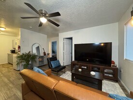 652 Vancouver Rd SE, Unit C in Rio Rancho, NM - Building Photo