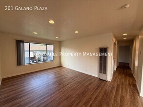 201 Galano Plaza in Union City, CA - Building Photo - Building Photo