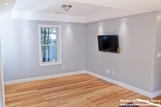 35 Forbes St, Unit 2 in Boston, MA - Building Photo - Building Photo