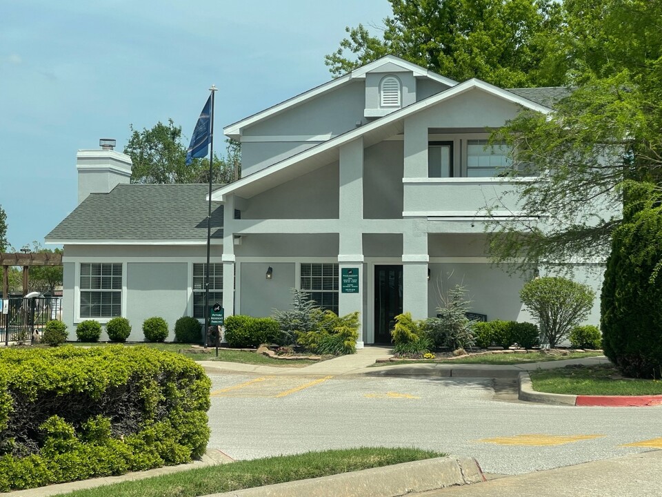 Avalon in Norman, OK - Foto de edificio