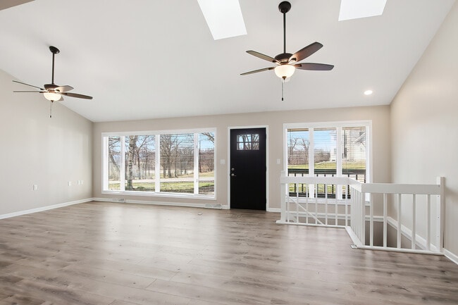 6582 Lakeside Rd in Lake Geneva, WI - Foto de edificio - Building Photo