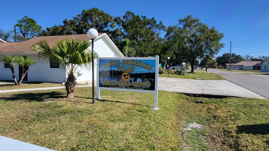 4405 Grass Ave, Unit 5 in Sebring, FL - Foto de edificio