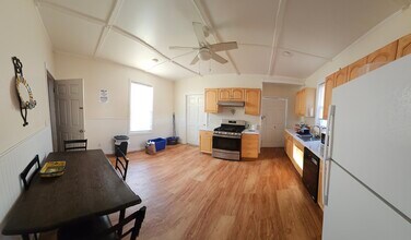 41 Collins St, Unit 2 in Lynn, MA - Foto de edificio - Building Photo