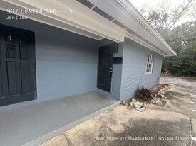907 Center Ave in Haines City, FL - Building Photo