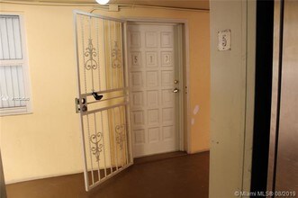 501 SW 1st St-Unit -512 in Miami, FL - Building Photo - Building Photo