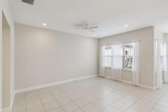 8884 Bismarck Palm Dr in Winter Garden, FL - Building Photo - Building Photo