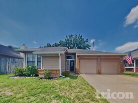 8559 Spring Green Dr in Houston, TX - Building Photo