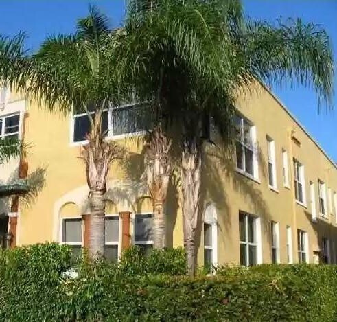 4215 Sheridan Ave, Unit 10 in Miami Beach, FL - Foto de edificio
