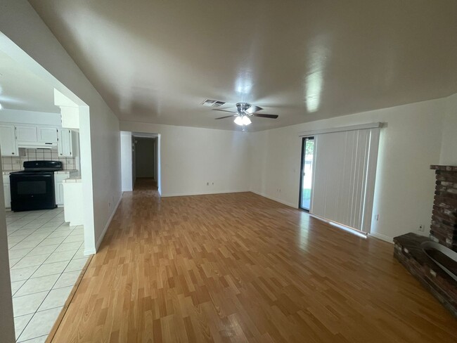 2020 Auberry Ave in Bakersfield, CA - Building Photo - Building Photo