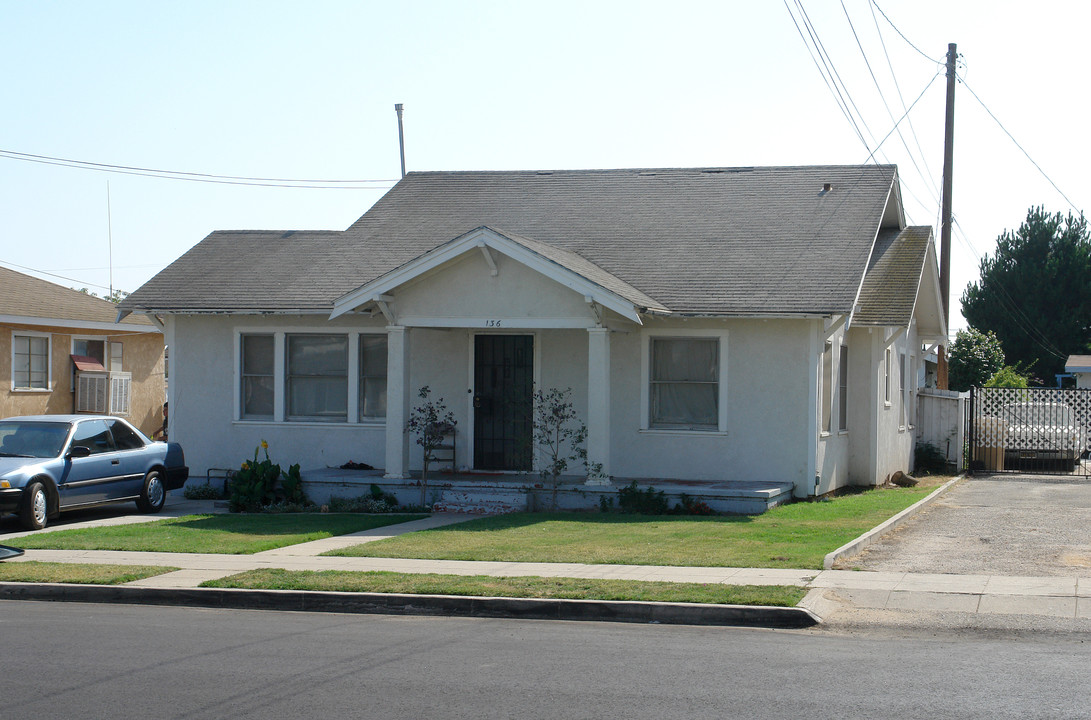 136 S 4th St in Santa Paula, CA - Building Photo