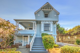 5427 Manila Ave in Oakland, CA - Foto de edificio - Building Photo