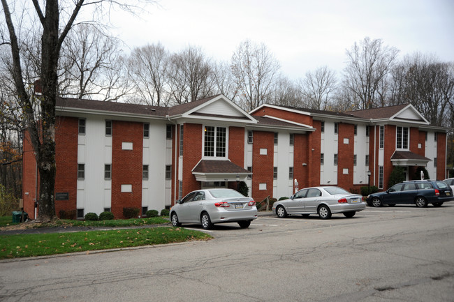 753-763 Cabin Hill Dr in Greensburg, PA - Building Photo - Building Photo