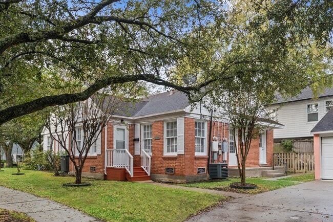 property at 5710 Greenbriar Dr