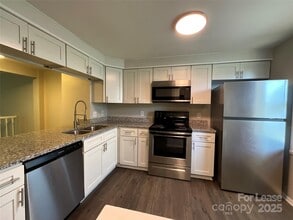 7305 Pebblestone Dr in Charlotte, NC - Building Photo - Building Photo