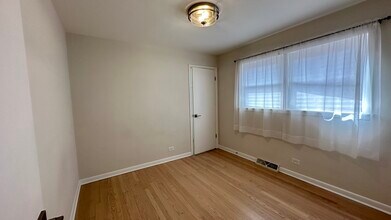 7532 W Ainslie St in Harwood Heights, IL - Building Photo - Building Photo