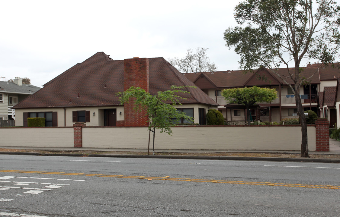 1110 El Camino Real in Burlingame, CA - Building Photo