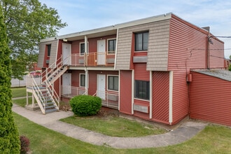 Lafayette Square in Niagara Falls, NY - Foto de edificio - Building Photo