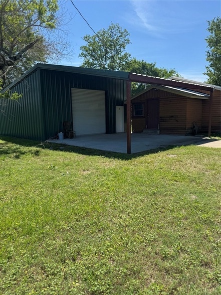 75 Scott Rd in Huntsville, TX - Foto de edificio - Building Photo