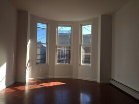 2548 14th Pl, Unit 2 in Astoria, NY - Building Photo