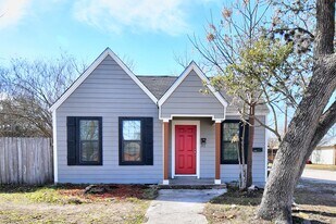 1707-B Main St in Kerrville, TX - Building Photo