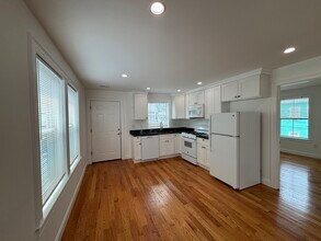 160 Bow St, Unit 2 in Everett, MA - Building Photo - Building Photo