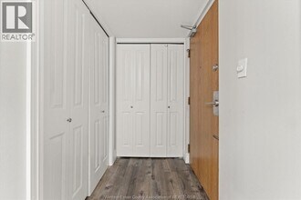 380 Pelissier St in Windsor, ON - Foto de edificio - Building Photo