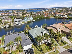 909 Allegro Ln in Apollo Beach, FL - Building Photo - Building Photo