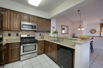 9901 Trailwood Dr in Las Vegas, NV - Building Photo - Building Photo