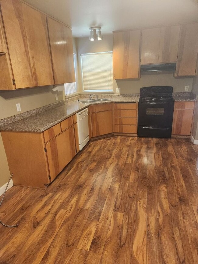 R311 S Peach St in Medford, OR - Building Photo - Building Photo